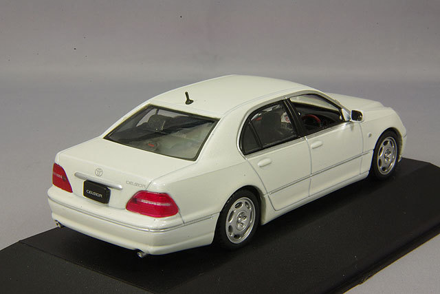 1/43 Wits　トヨタ　3代目セルシオ　Fパッケージ　ミニカー　ホワイト First43 1/43 トヨタ セルシオ 2001 ホワイト