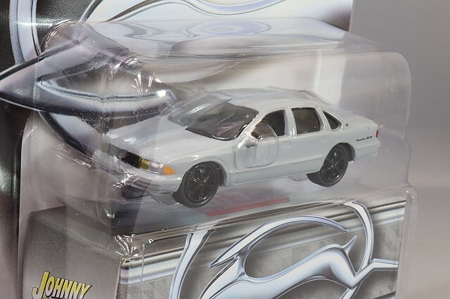 1/64 ミニカー 1996 CHEVROLET IMPALA SS グレー シボレー
