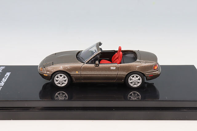 MOTORHELIX 1/64 マツダ ユーノス ロードスター (NA) 右ハンドル