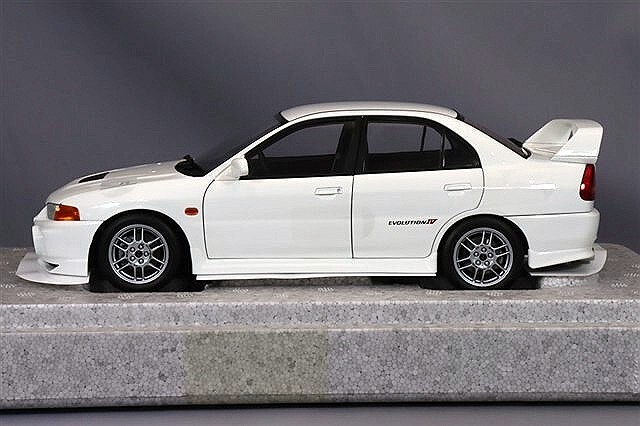 MOTORHELIX 1/18 三菱 ランサーエボリューション IV スコシアホワイト