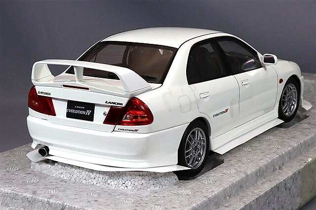 MOTORHELIX 1/18 三菱 ランサーエボリューション IV スコシアホワイト