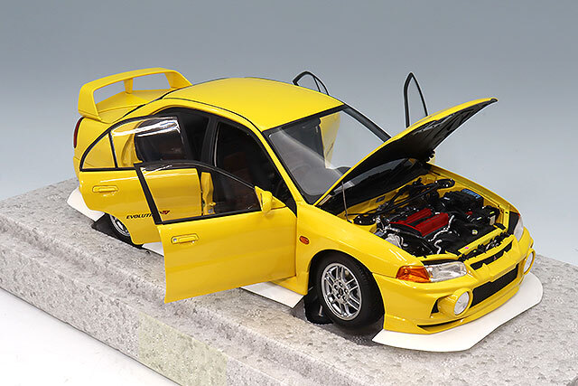 写真・グラフィック mitsu MOTORHELIX 1/18 三菱 ランサー エボリューション EVO IV ダンデ