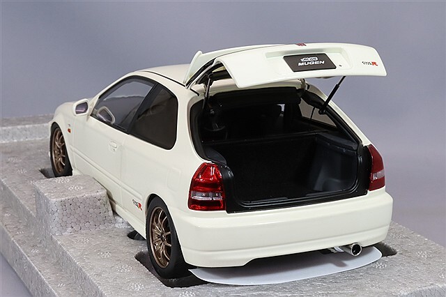 ホンダ シビックタイプR ホワイト 1/18 1/18 ホンダ シビック TYPE R チャンピオンシップホワイト