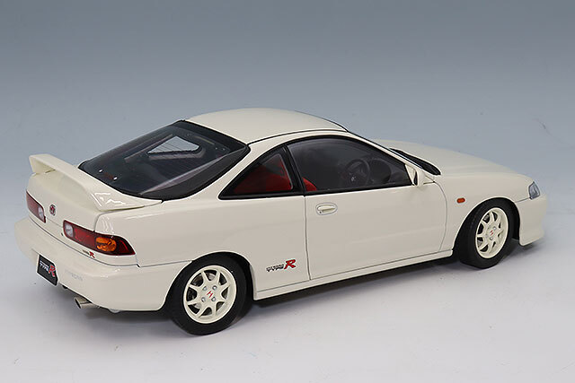 MOTORHELIX 1/18 ホンダ インテグラ タイプR (DC2) 前期型
