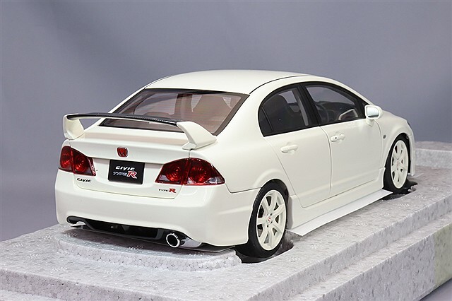 MOTORHELIX 1/18 ホンダ シビック タイプR (FD2) 2007 前期型