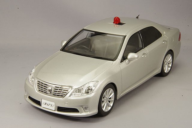 RAI'S 1/18 トヨタ クラウン GRS202 2011 警察本部交通部交通覆面車両 銀