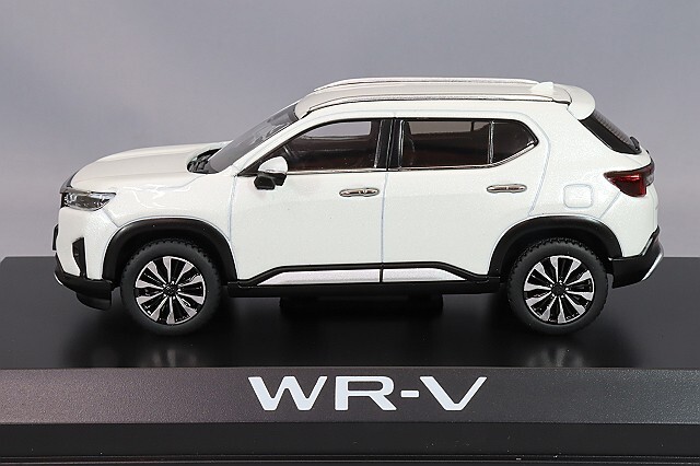 ホビージャパン 1/43 ホンダ WR-V プラチナホワイトパール
