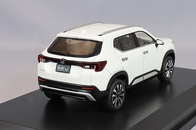 ホンダ ヴェゼル 1/43 プラチナホワイト ミニカー HJ431002PW ホンダ ヴェゼル 1/43 プラチナホワイト ミニカー HJ431002PW