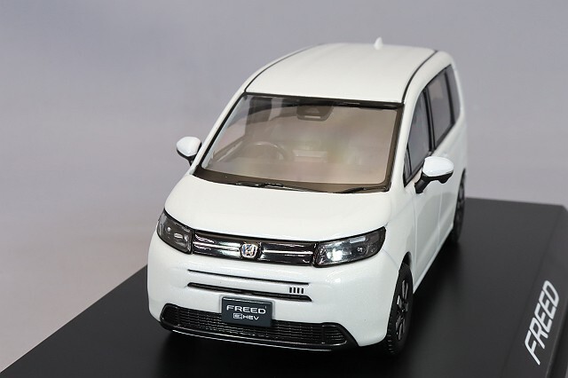 ホビージャパン 1/43 ホンダ フリード プラチナホワイトパール