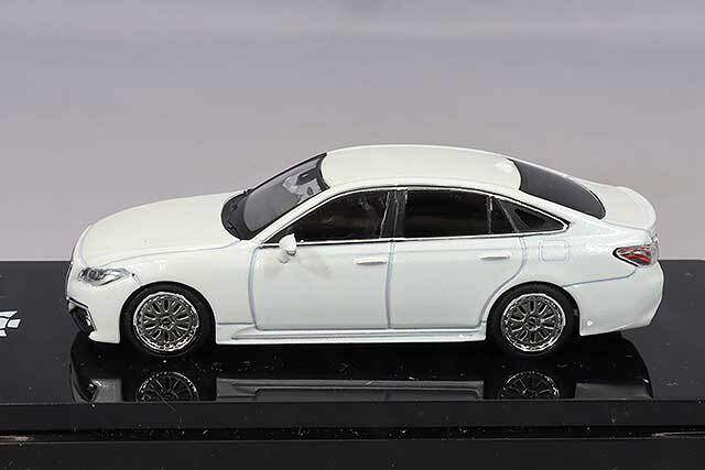 ホビージャパン 1/64 トヨタ クラウン 2.0 RS カスタムバージョン