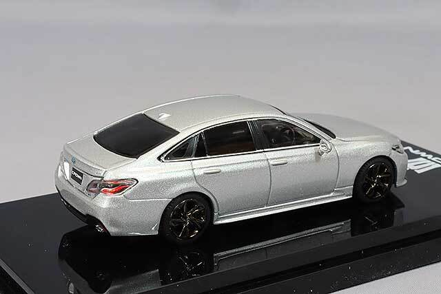 ホビージャパン 1/64 トヨタ クラウン ハイブリッド 2.5 RS