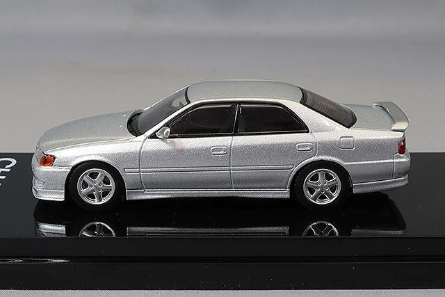 1/64 トヨタ チェイサー ツアラー V JZX100 スーパーホワイト II トヨタ チェイサー TOURER V (JZX100) 1998 スーパーホワイト II