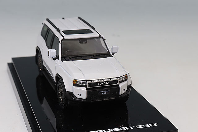 ホビージャパン 1/64 トヨタ ランドクルーザー 250 VX ガソリン車 右