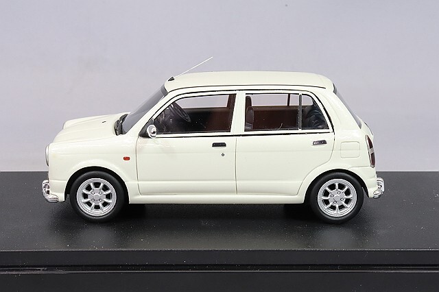 ハイストーリー HS402SL 1/43 ダイハツ ミラジーノ シルバー完成品 ハイストーリー 1/43 ダイハツ ミラ ジーノ S (2000) パールホワイト