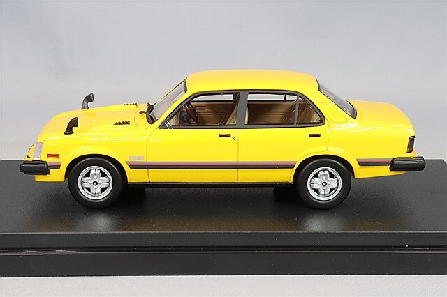 ハイストーリー 1/43 いすゞ ジェミニ セダン ZZ/T (1981) イエロー