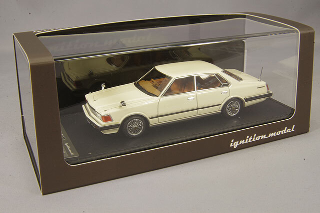 イグニッションモデル 1/43 日産 セドリック (P430) 4ドア ハード 