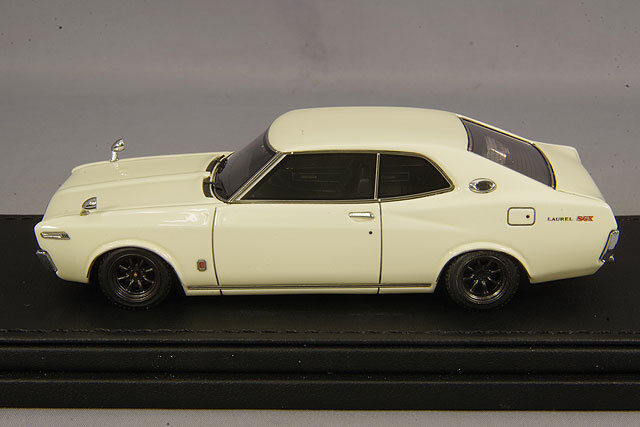 イグニッションモデル 1/43 日産 ローレル 2000SGX C130 ホワイト RS