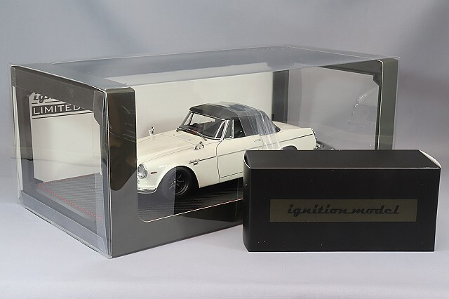 海外並行品 イグニッションモデル 1/18 ダットサン フェアレディ 2000 