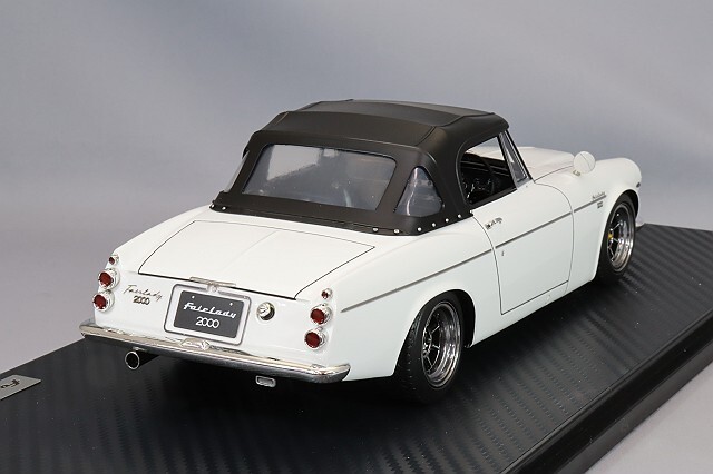 イグニッションモデル 1/18 ダットサン フェアレディ 2000