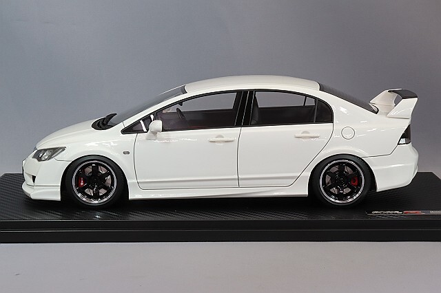 イグニッションモデル 1/18 ホンダ シビック (FD2) タイプR ホワイト
