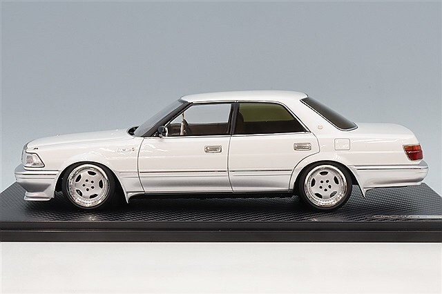 イグニッションモデル 1/18 トヨタ クラウン ロイヤル サルーン G (130
