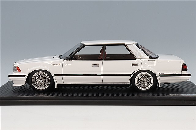 イグニッションモデル 1/18 トヨタ クラウン 2.8 ロイヤルサルーンG