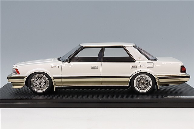 イグニッションモデル 1/18 トヨタ クラウン 2.8 ロイヤルサルーンG