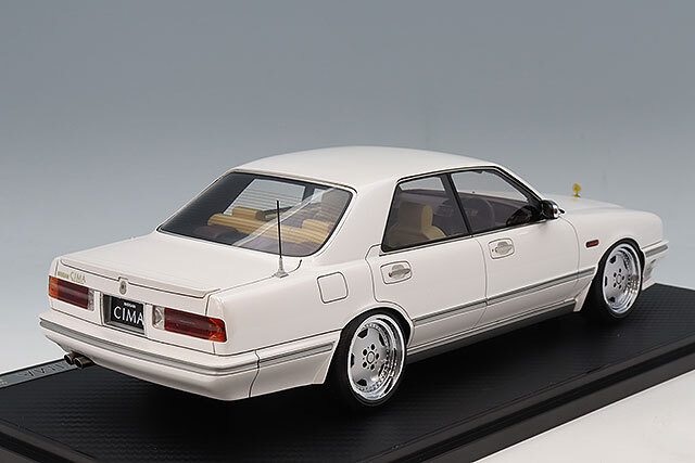 イグニッションモデル 1/18 日産 セドリック シーマ (Y31) パール