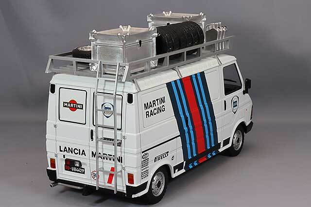IXO 1/18 – FIAT 242 Martini Rally Team Assistance – 1986