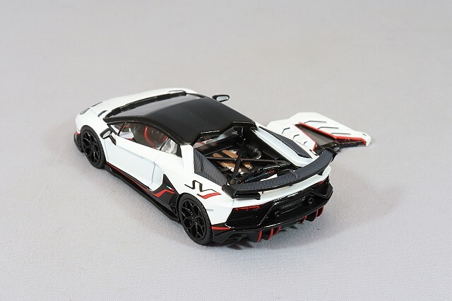HUNG HING TOYS 1/64 ランボルギーニ アヴェンタドール SVJ ホワイト