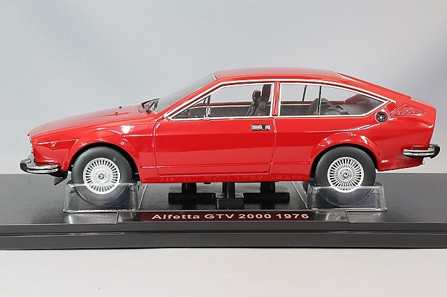 KKスケール 1/18 アルファロメオ アルフェッタ GTV 2000 1976 レッド