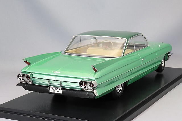 KKスケール 1/18 キャデラック シリーズ 62 クーペ デビル 1961 ライト