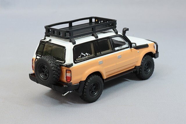 GCD 1/64 トヨタ ランドクルーザー LC80 オフロード バージョン 左