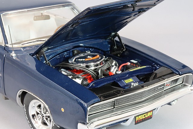 1968 ダッジチャージャー R/T 1/18 Maisto 未使用ケース付