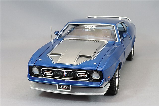 アメリカンマッスル 1/18 1971 フォード マスタング マッハ 1 コードQ 