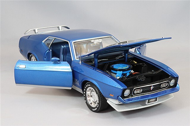 アメリカンマッスル 1/18 1971 フォード マスタング マッハ 1