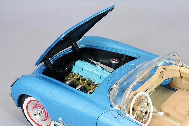 アメリカンマッスル 1/18 1954 シボレー コルベット コンバーチブル