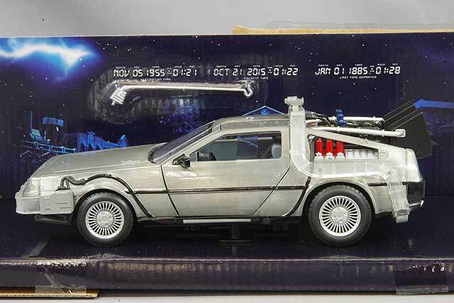 jada toysバック・トゥ・ザ・フューチャーII タイムマシン　デロリアン Amazon.com: Jada Toys Back to The Future Part II 1:32 Time