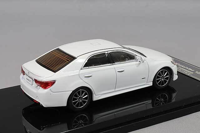 GCD 1/64 トヨタ MARK X 右ハンドル 覆面パトカー ホワイト