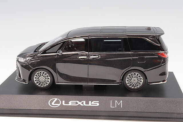 京商 1/43 レクサス LM 500h グラファイトブラックガラスフレーク 4席