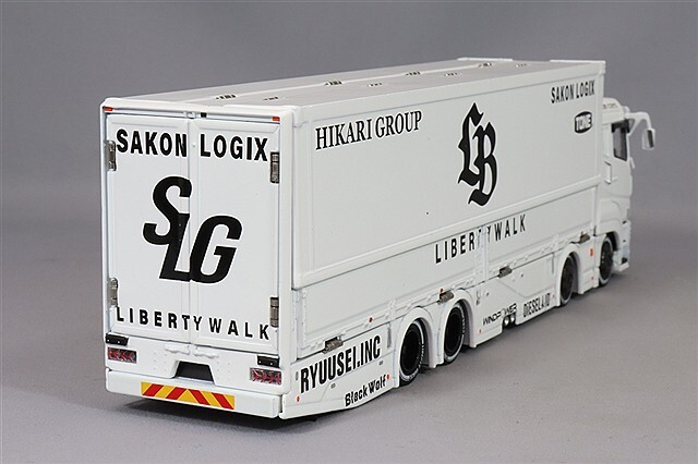 GCD 1/64 三菱 FUSO スーパーグレート LB トラック 右ハンドル ホワイト