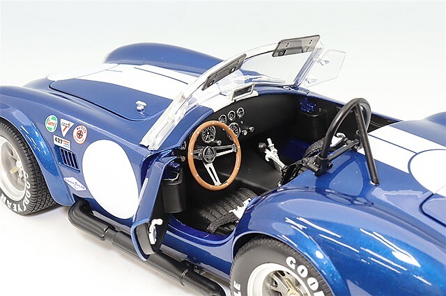 京商 1/18 シェルビー コブラ 427S/C ブルー/ホワイトストライプ