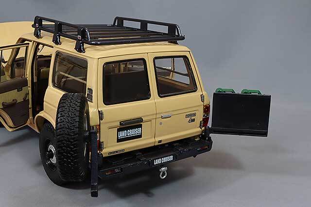京商 1/18 トヨタ ランドクルーザー 60 オプションパーツ付 ベージュ