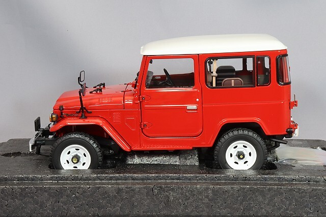 京商 1/18 トヨタ ランドクルーザー 40 バン (BJ42V) レッド 再生産