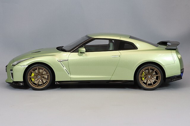 1/18 日産 スカイライン GT-R (R34) NISMO CUSTOMIZED カーボン