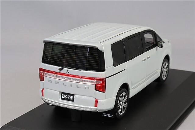 京商 1/43 三菱 デリカ D:5 ホワイト レジン製