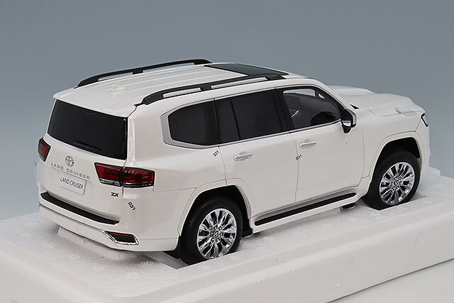 画像確定専用 LCDモデル 1/18 ランドクルーザー300 ZX ホワイト