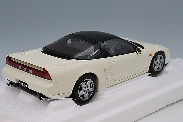 LCDモデル 1/18 ホンダ NSX (NA1) ホワイト