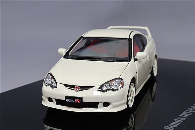 LCDモデル 1/43 ホンダ インテグラ タイプR (DC5) ホワイト
