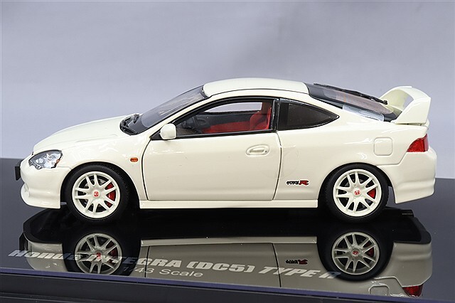 LCDモデル 1/43 ホンダ インテグラ タイプR (DC5) ホワイト